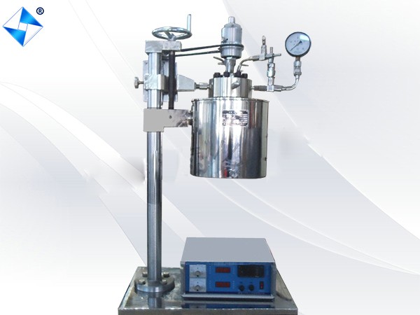 釜體翻轉(zhuǎn)反應釜